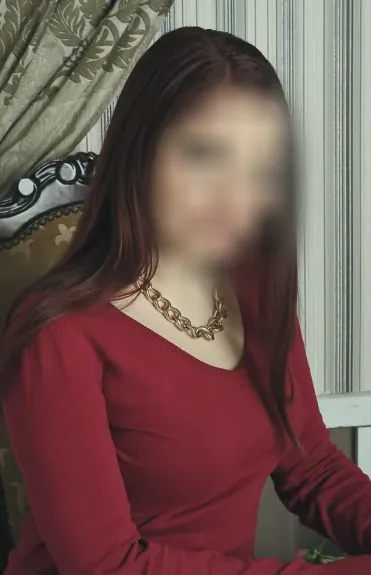Amina, 28