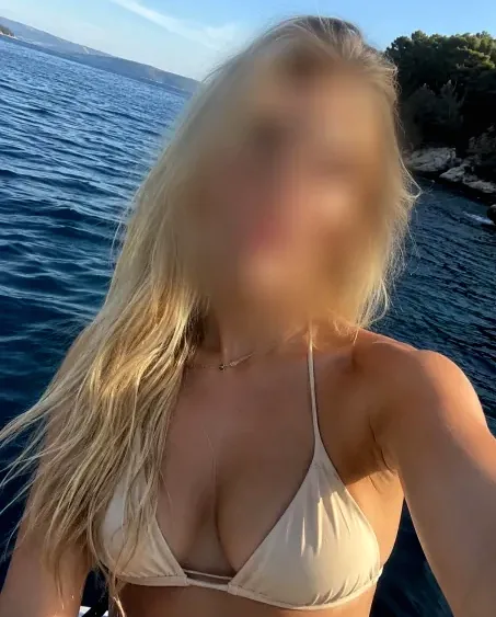 Emmi, 27