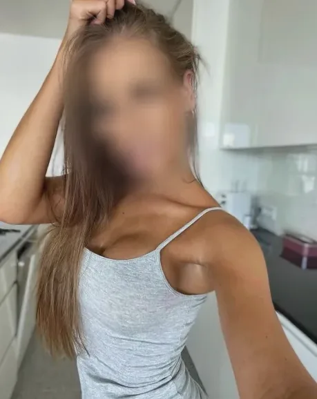 Krista, 32