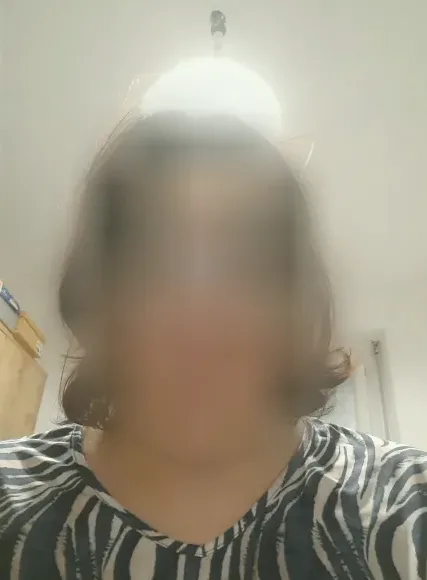 Sari, 28