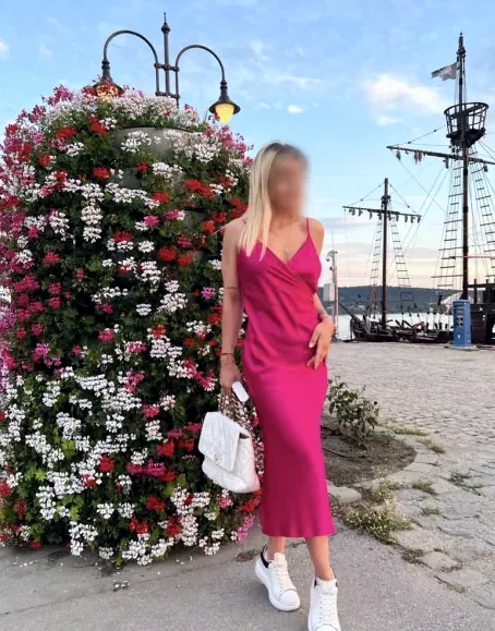 Sofia, 29